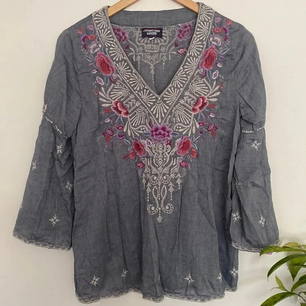 Johnny Was sz S chambray blouse floral embroidery 3/4 sleeve good pre owned cond